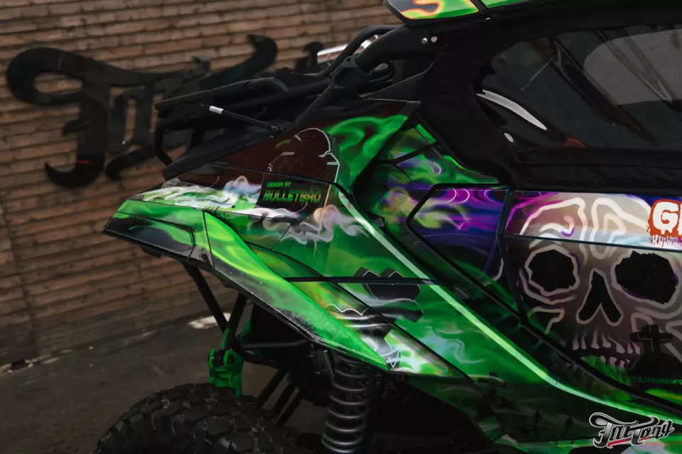 Оклеили багги BRP CAN-AM Maverick R X RS в яркую винилографию!
